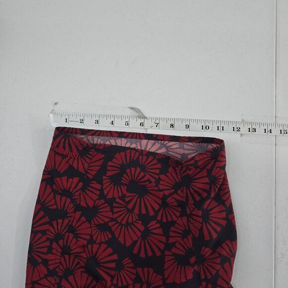 Patagonia Men's 30 Board Shorts Red Black Floral Swim Surf Trunks 6353‎ - Picture 7 of 11